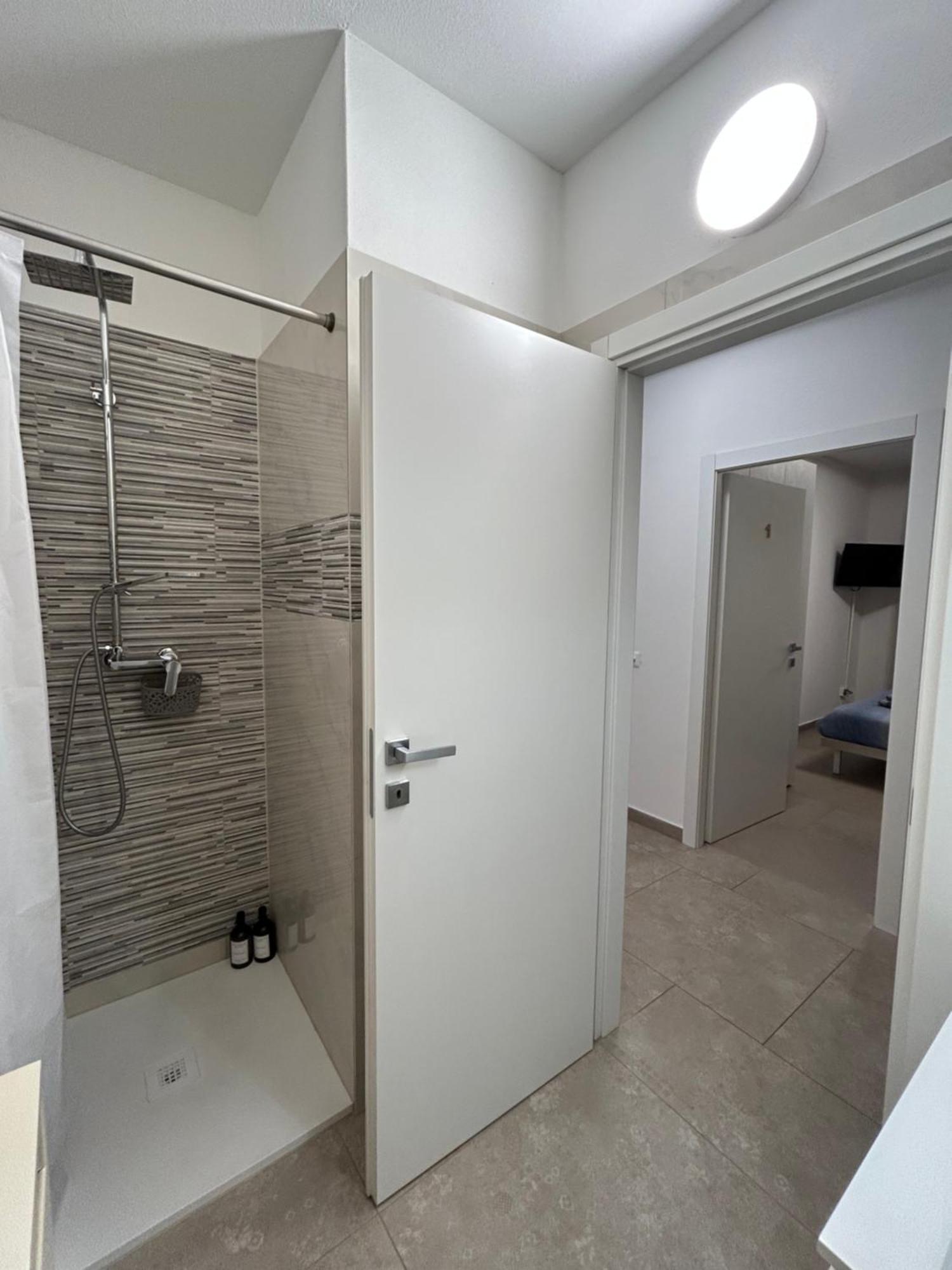 *Veranda'S Rooms* - Free Parking In Central 盧加諾 外观 照片