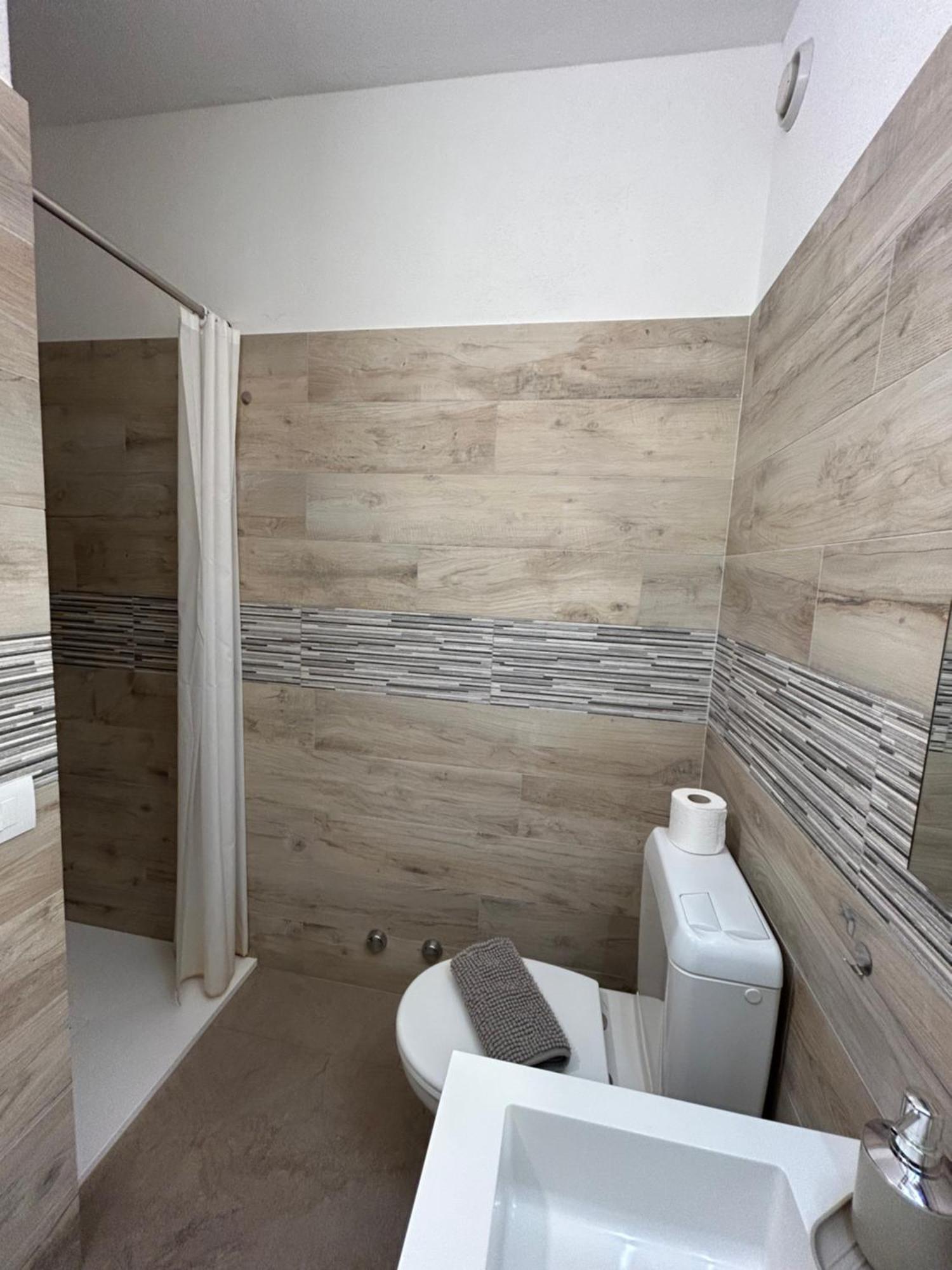 *Veranda'S Rooms* - Free Parking In Central 盧加諾 外观 照片